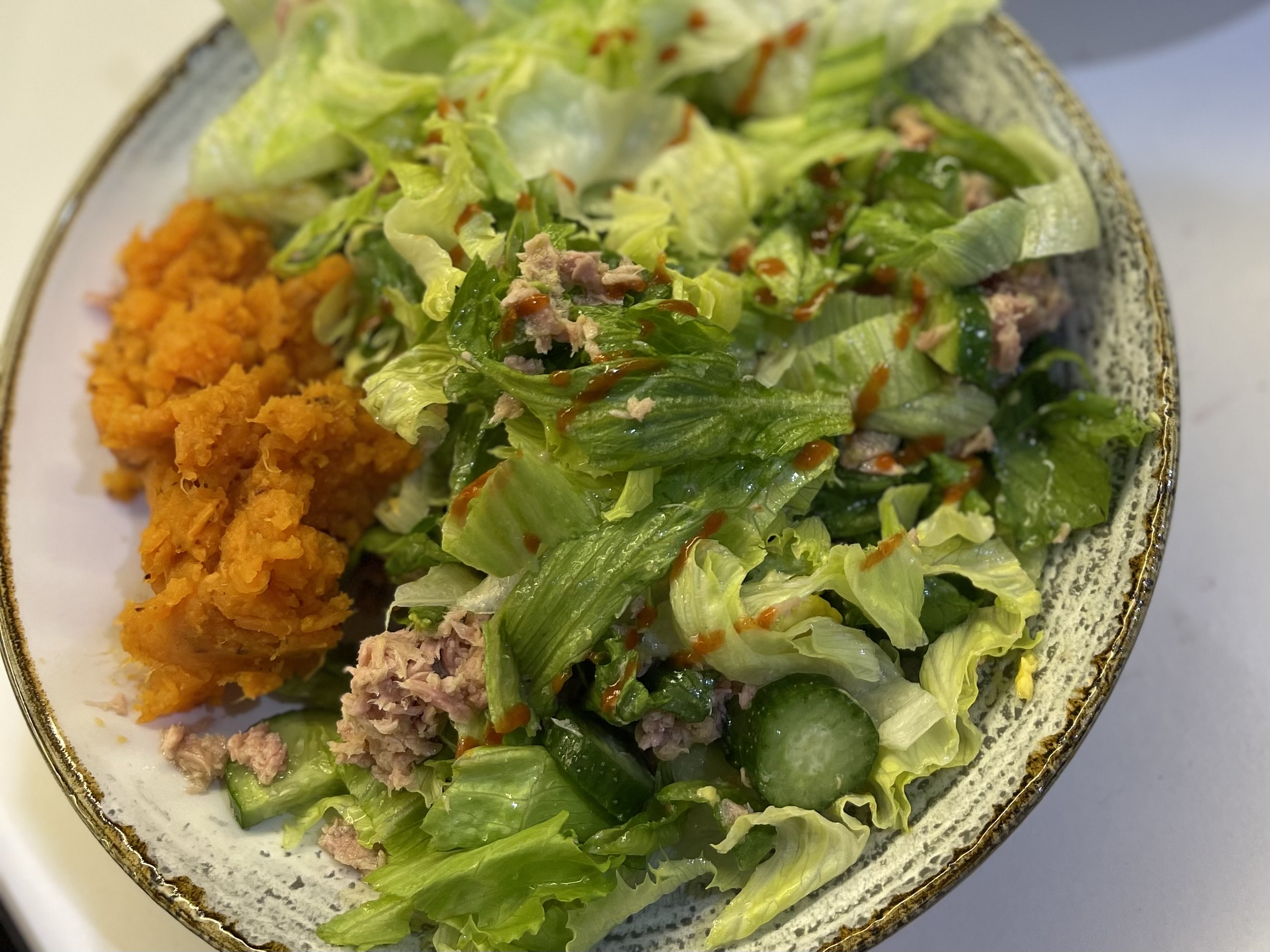 ТУНА САЛАТА СО ПИРЕ