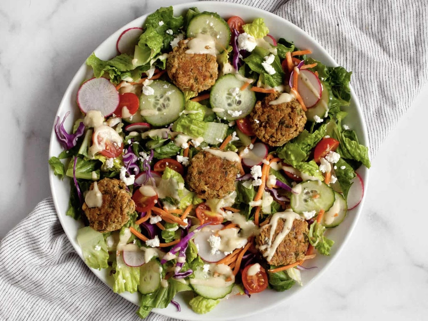 САЛАТА СО ФАЛАФЕЛ