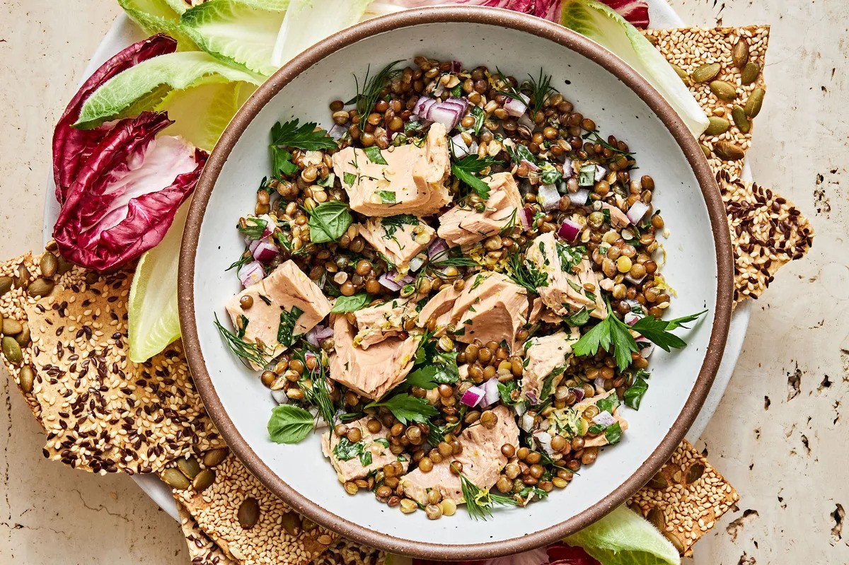 Туна салата со леќа